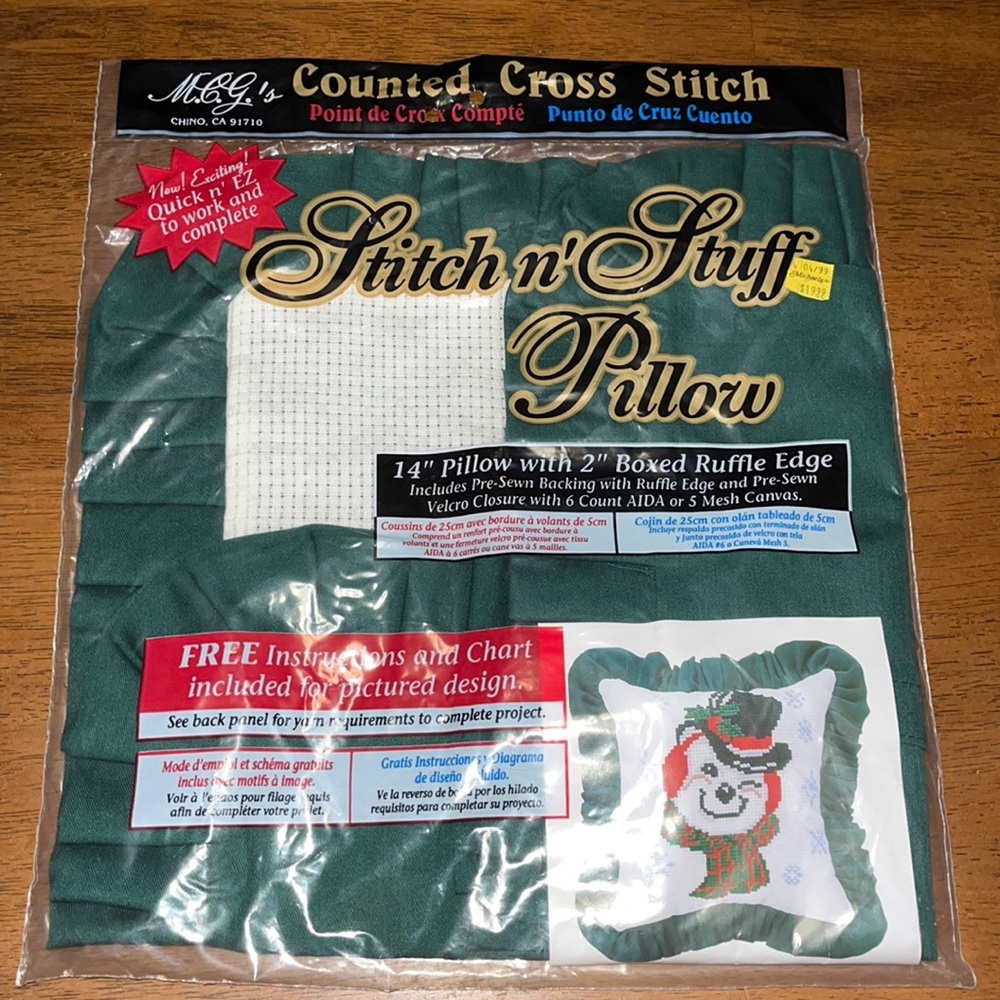 Vintage 1999 - New Stitch n’ Stuff Pillow snowman. Counted Cross Stitch